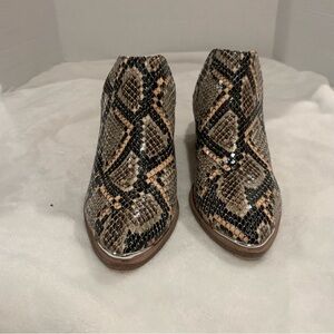 Report snake mule women’s 6